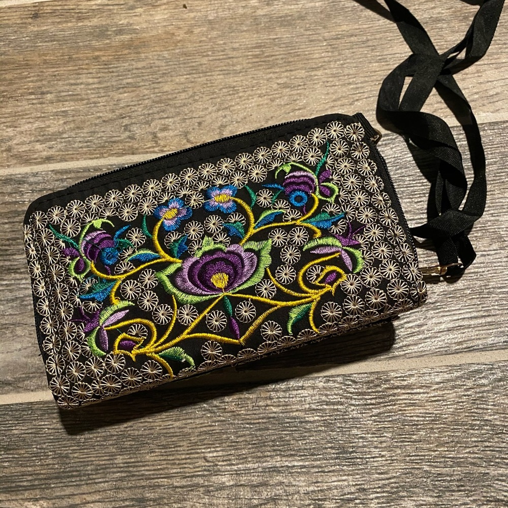 Embroidery wallet/purse with removable straps